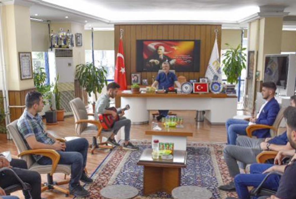 Erdoan iin yapt arknn gelitirilmesi iin Emre'ye destek