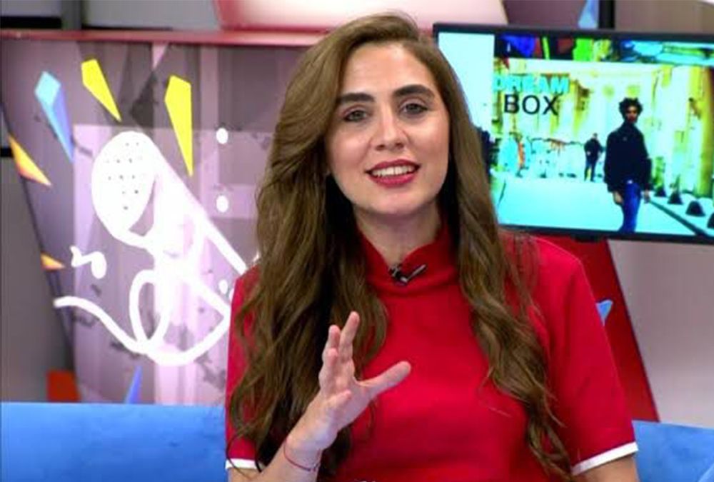 nl sunucu Melis Batu, Mzikonair yazar Bra Nur elik'in sorularn yantlad.